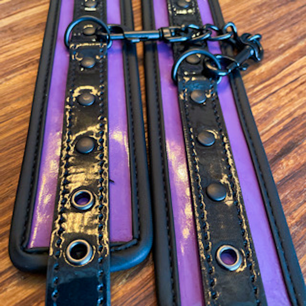 Feelmore Wristcuffs PVC w/ Chain Purple