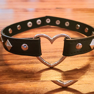 Feelmore Studded Heart Choker - S/M